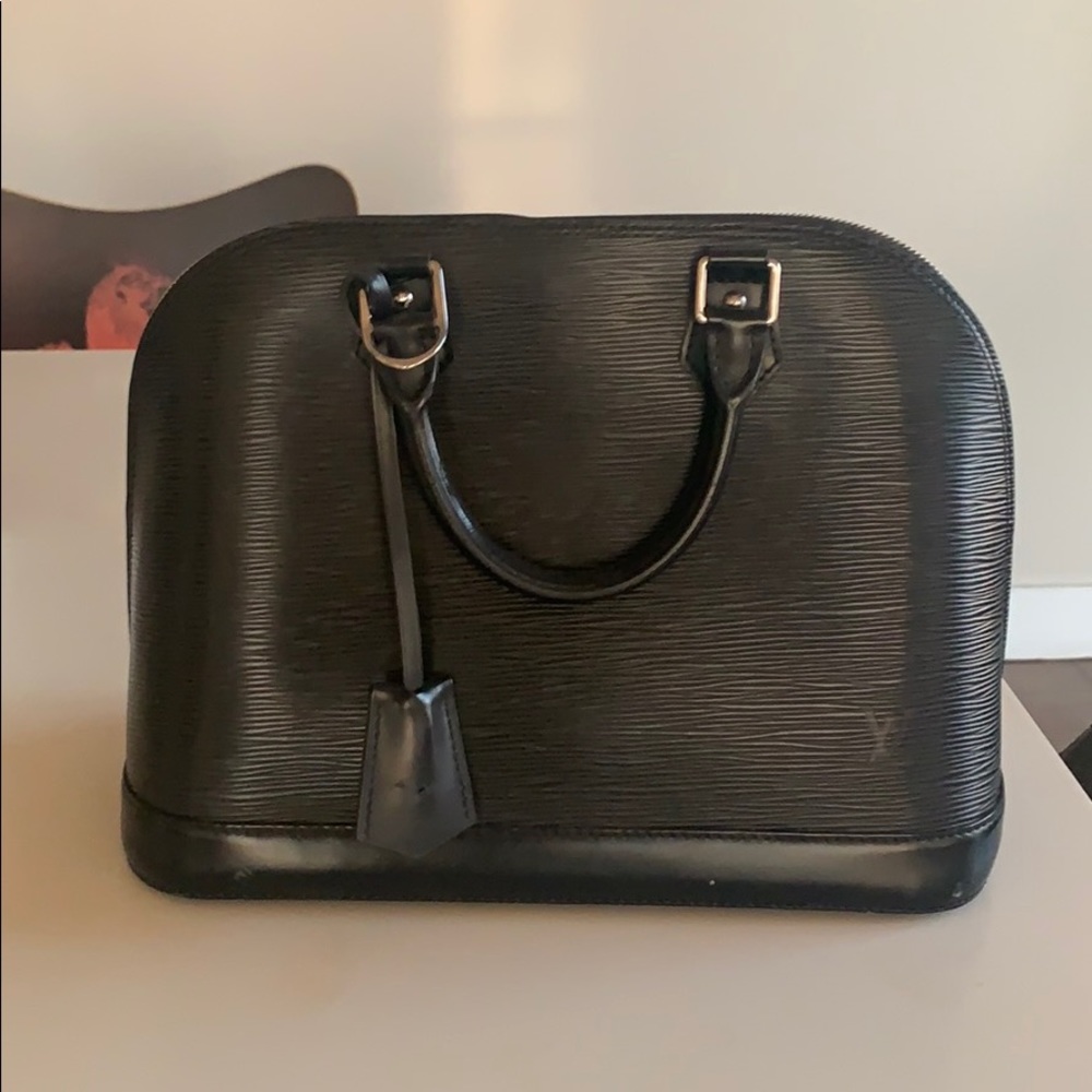 Louis Vuitton Epi Alma PM black
